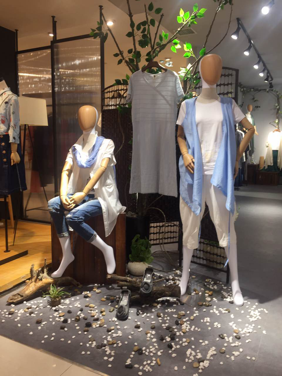 商場實(shí)體店鋪展示